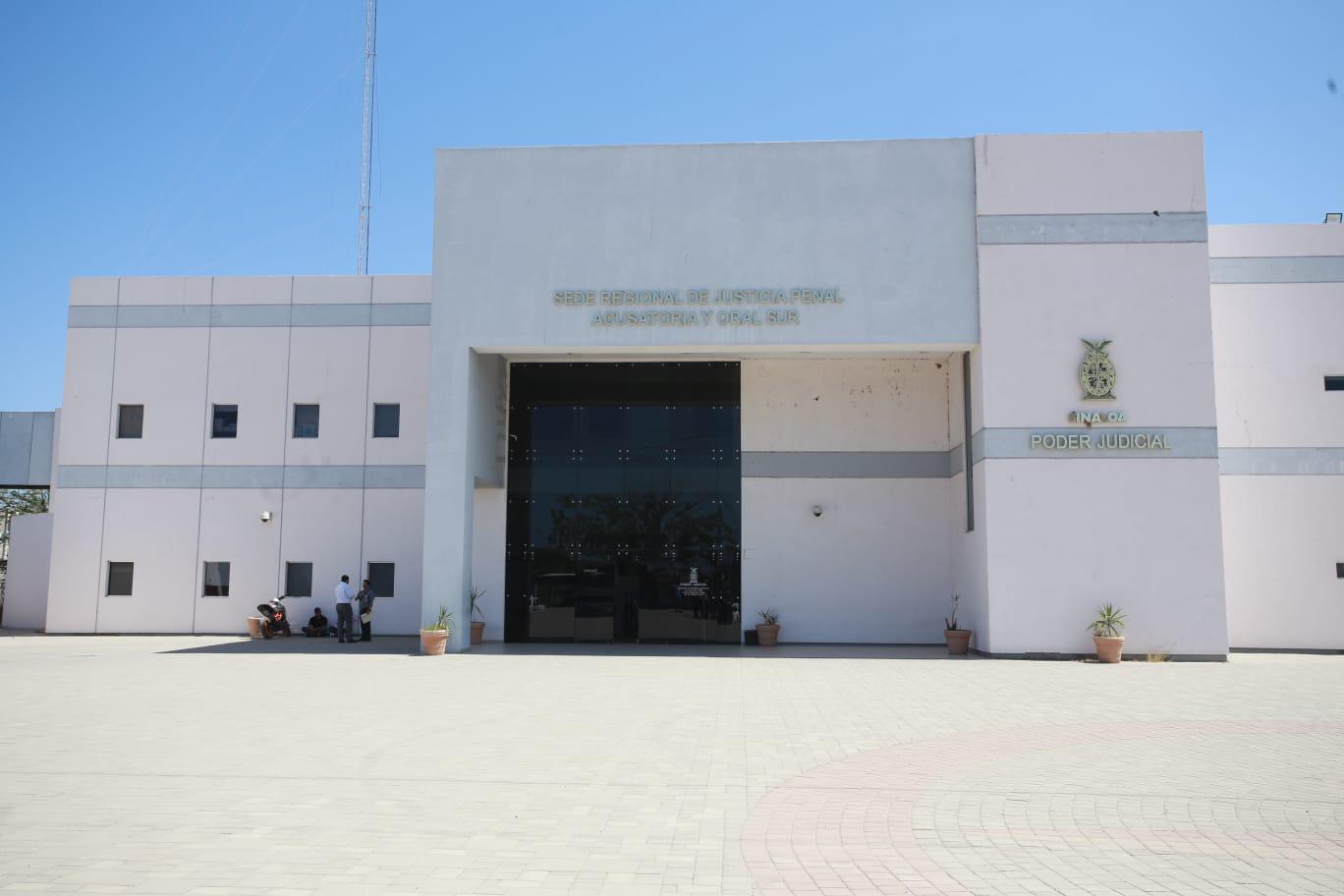 $!Piden dejar en libertad a joven acusada en Mazatlán de supuesto abuso infantil