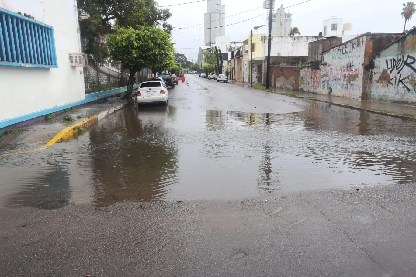 $!Las lluvias provocadas por la tormenta Enrique paralizan a Mazatlán