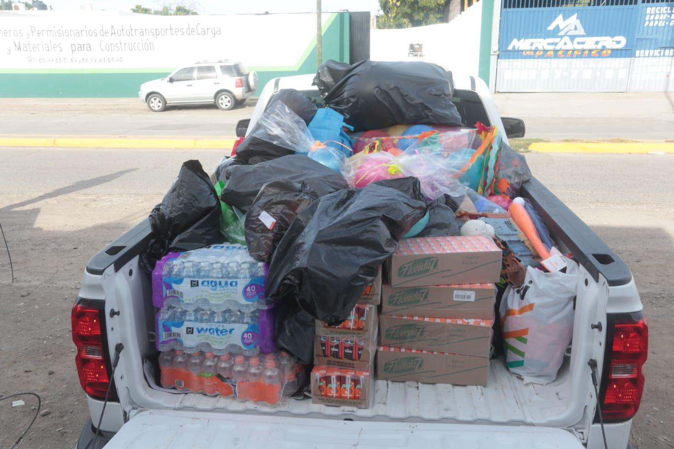 $!Llevan Bikers de Mazatlán alegría y diversión a más de 200 niños y niñas de la invasión San Antonio