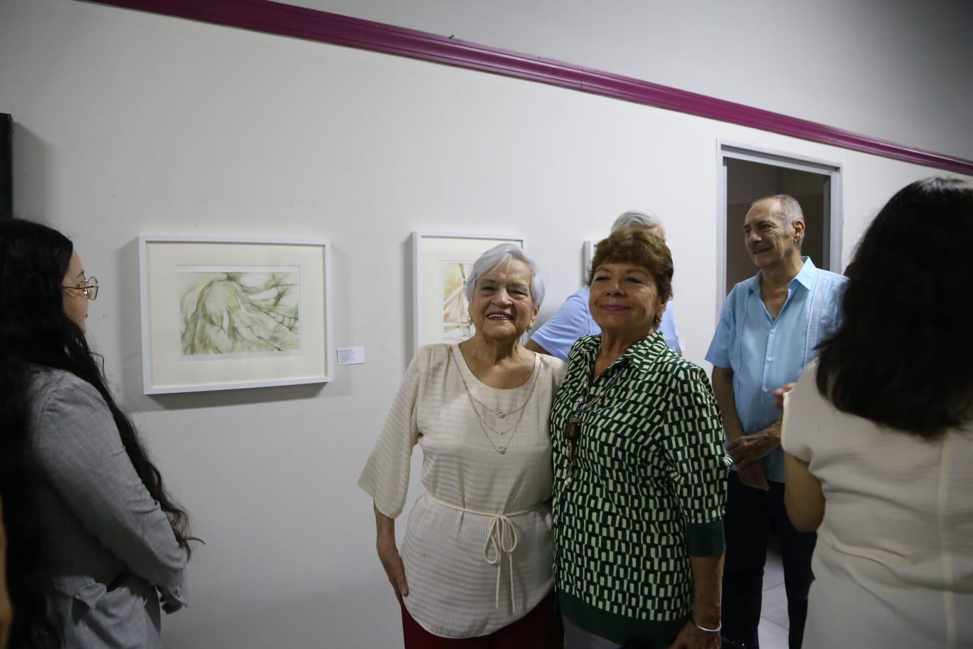 $!Alicia Montaño, Premio Sinaloa de las Artes, entre los asistentes.