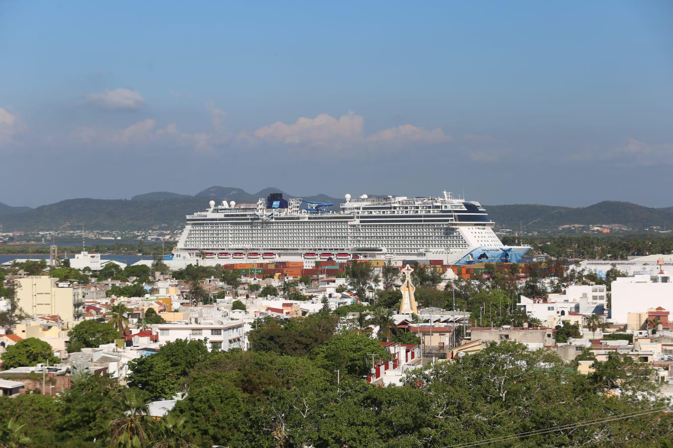 $!Por segundo día consecutivo, otro crucero turístico llega a Mazatlán