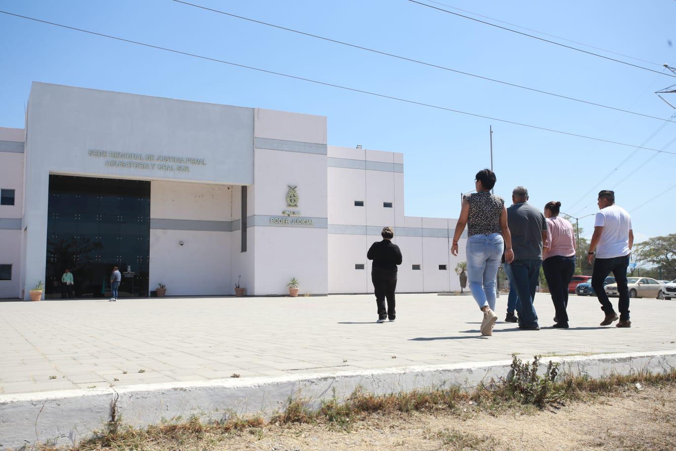$!Piden dejar en libertad a joven acusada en Mazatlán de supuesto abuso infantil