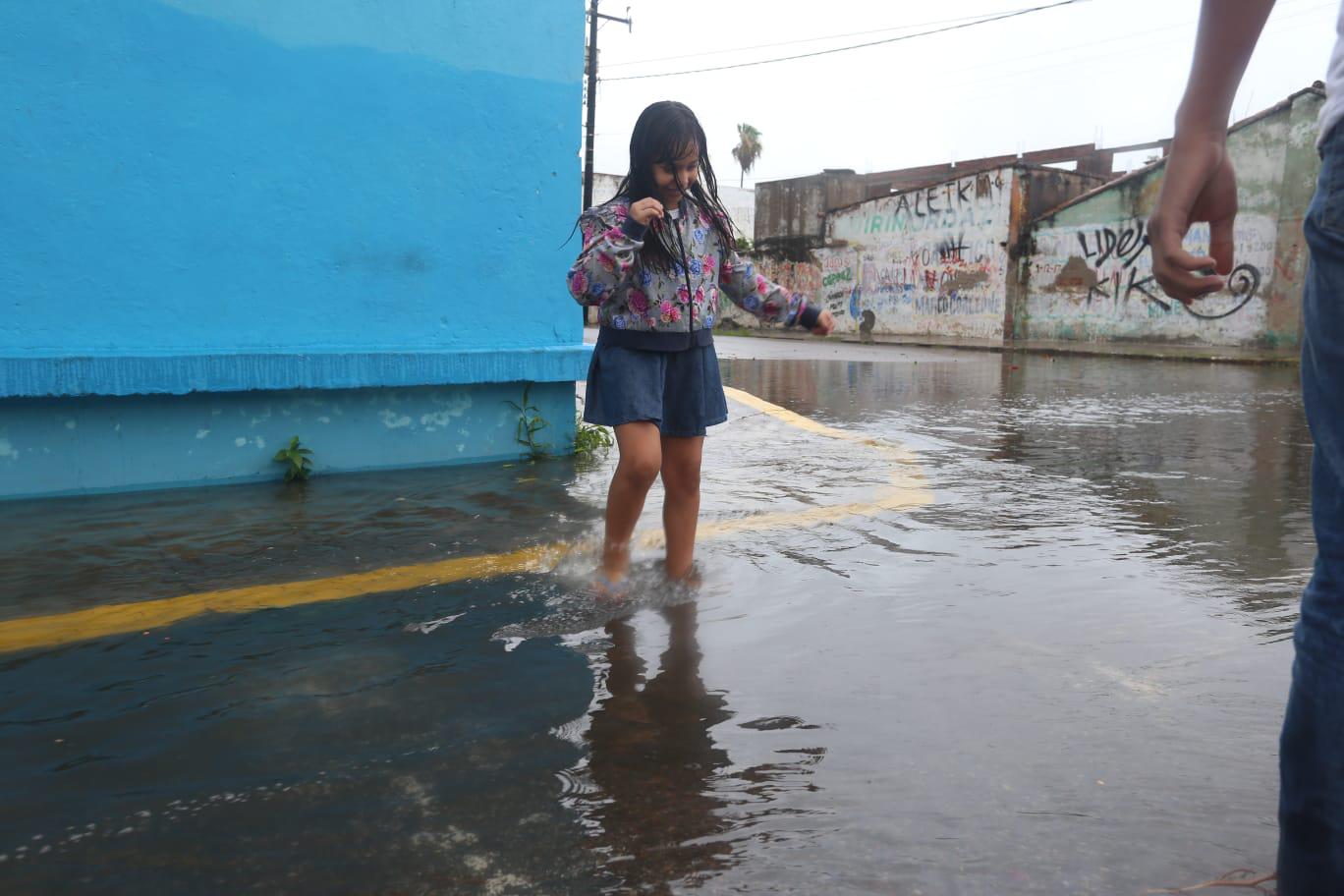 $!Las lluvias provocadas por la tormenta Enrique paralizan a Mazatlán
