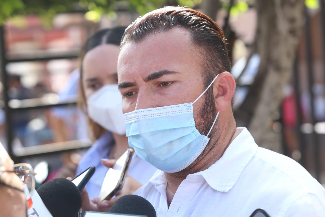 $!En Mazatlán ‘acarrean’ a adultos mayores en casilla donde votó el Alcalde