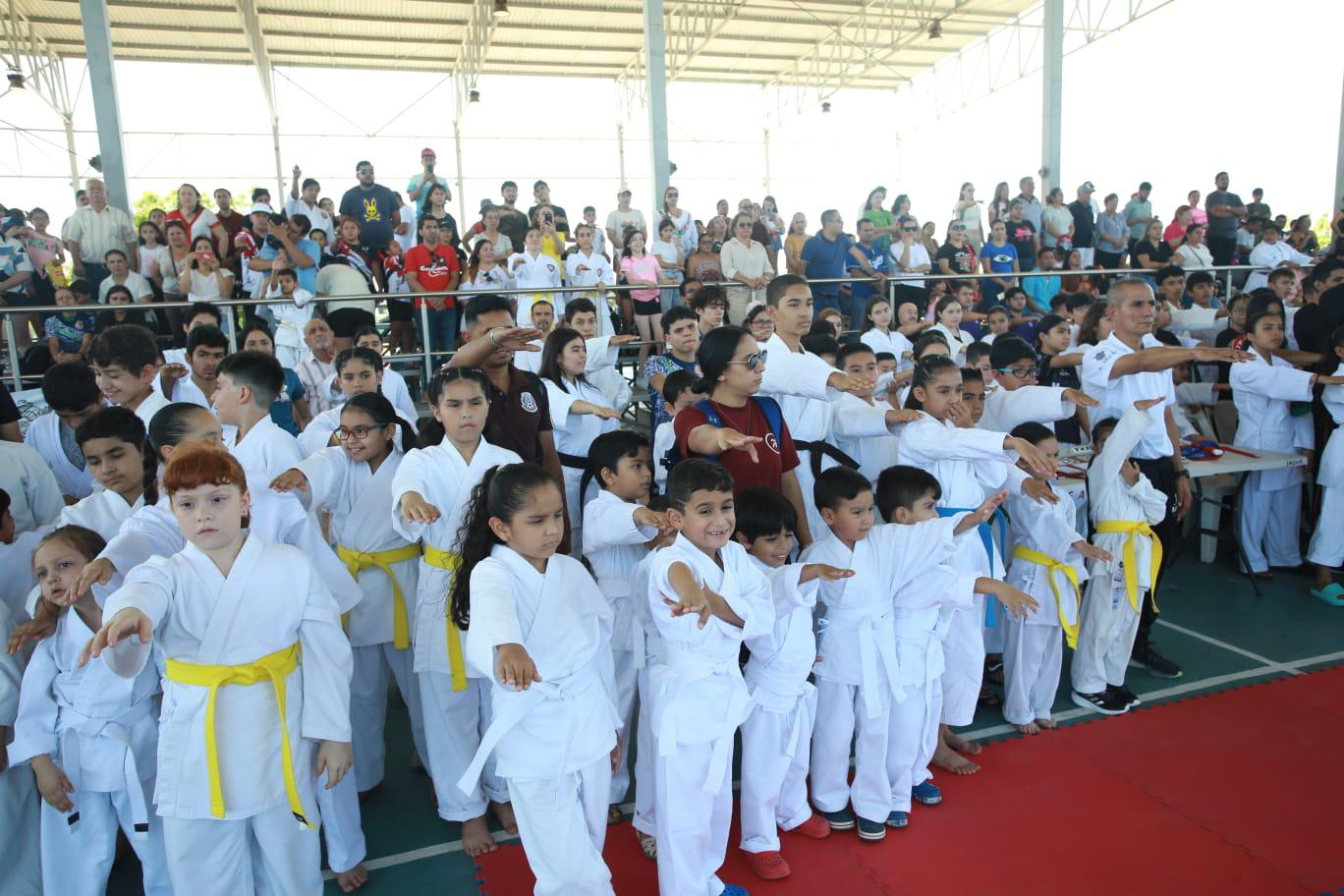 $!Gran fiesta viven karatecas en inauguración de Copa Noroeste