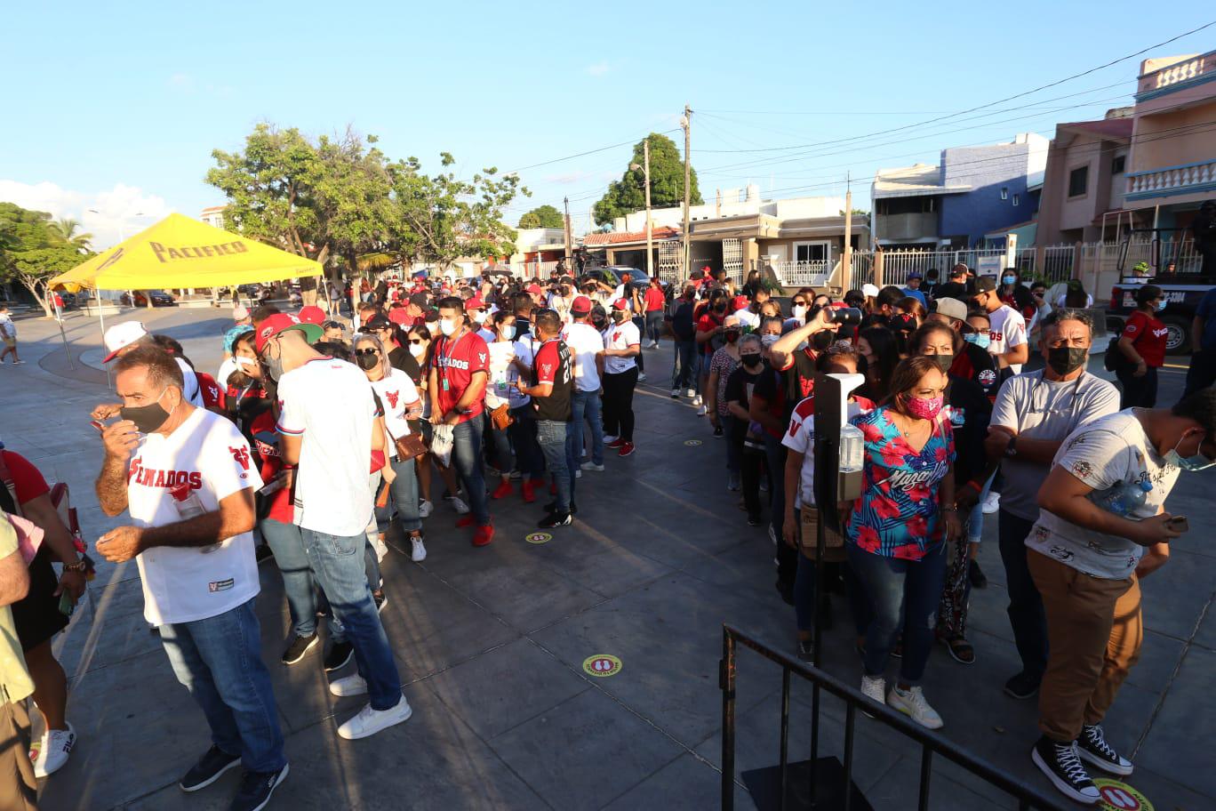 $!Vuelve la gente al estadio Teodoro Mariscal de Mazatlán, incluidos los niños