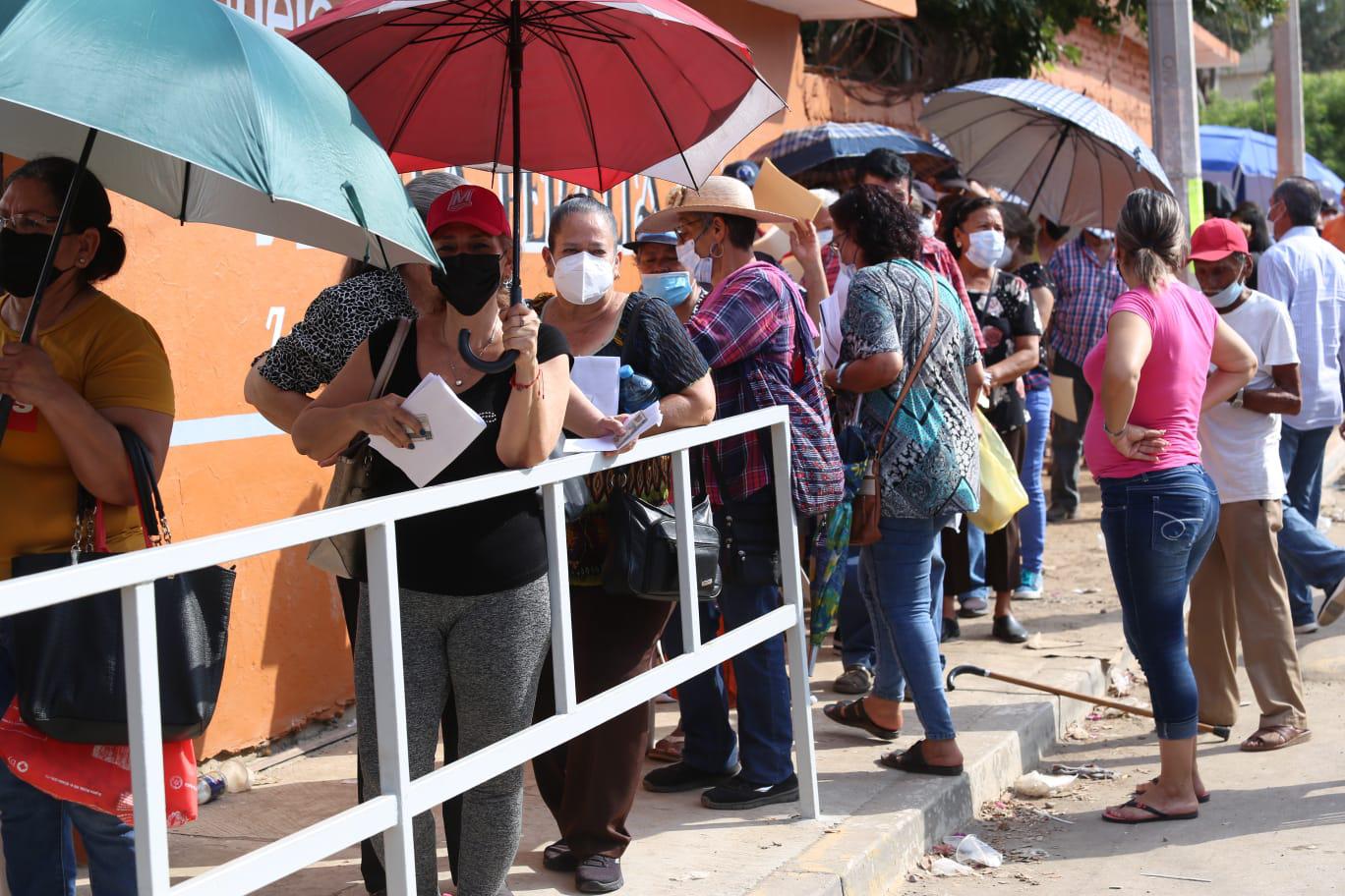 $!Adultos mayores en Mazatlán responden a la vacunación contra el Covid-19