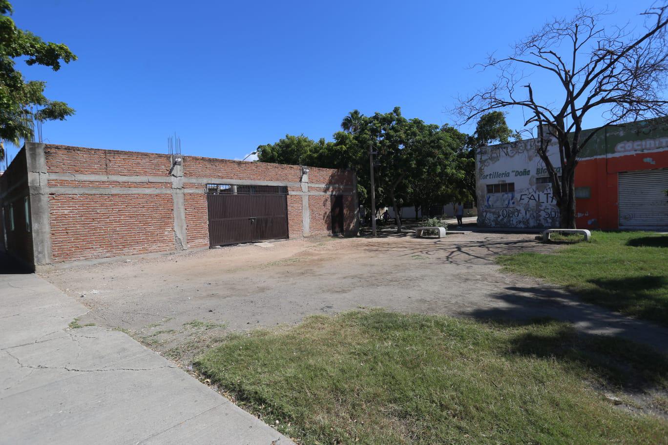 $!‘La Gabriel Leyva nos vino a amolar, cada rato se nos va el agua’, reclaman en el Fraccionamiento del Bosque, en Mazatlán