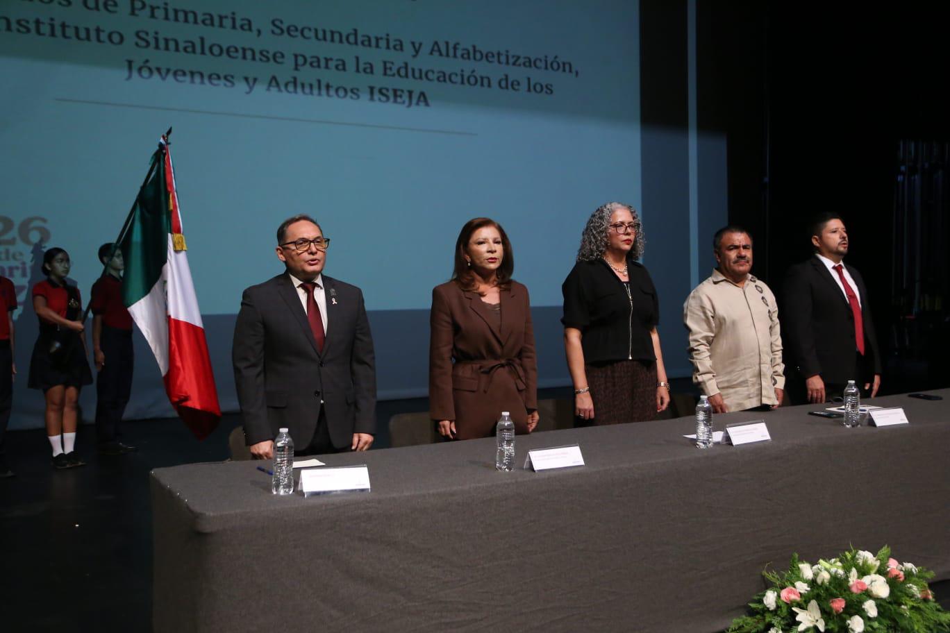 $!Entrega ISEJA certificados a 545 sinaloenses que concluyeron sus estudios
