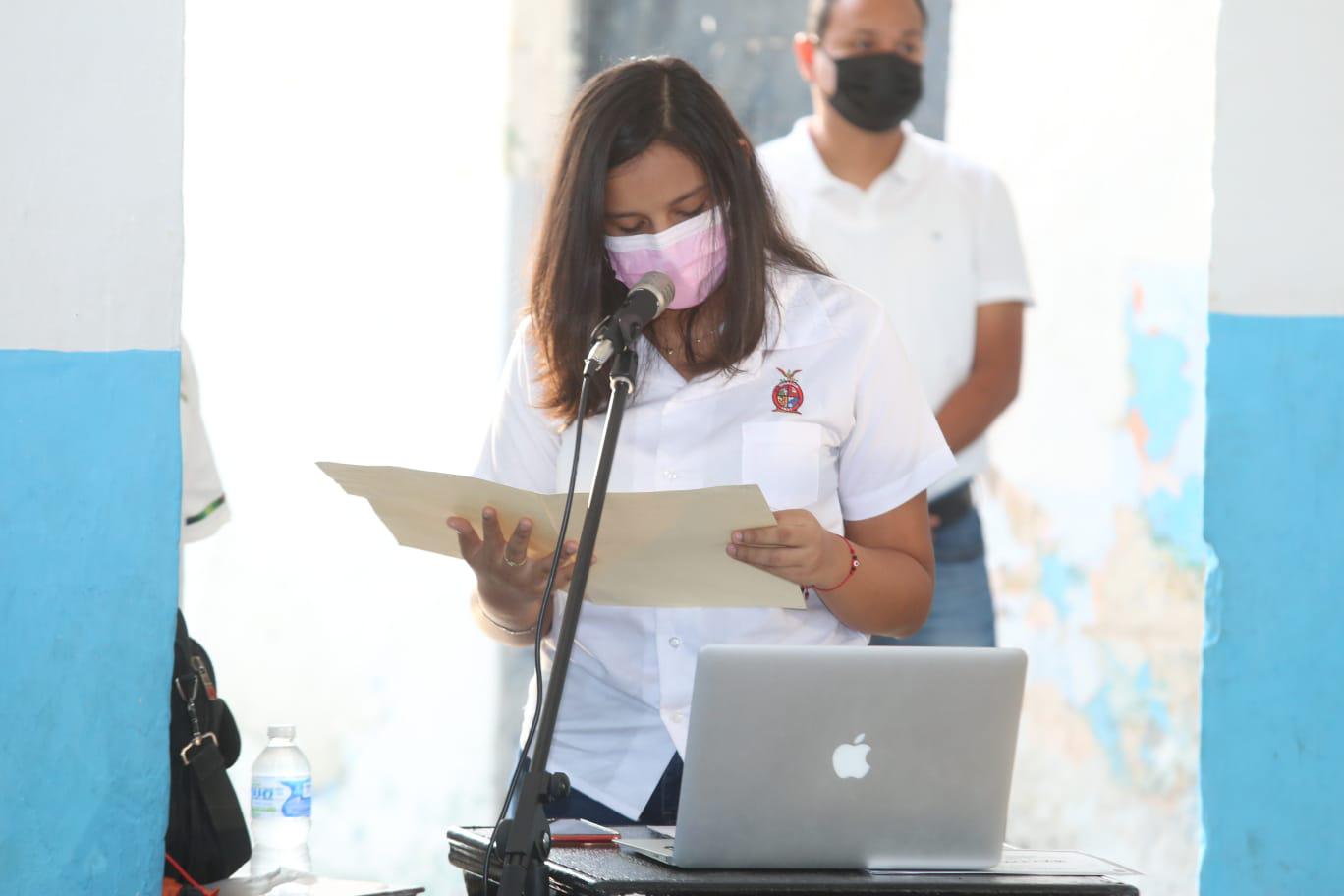 $!La alumna Regina Andrea Magallanes, se segundo grado, dirigió un mensaje de despedida a los egresados.