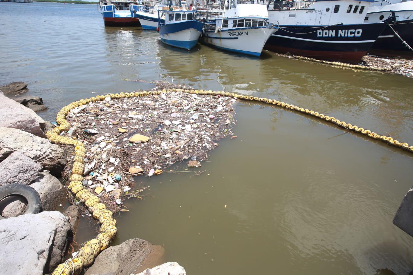 $!Biobarda del Puente Juárez impide que 3 toneladas de basura lleguen al mar
