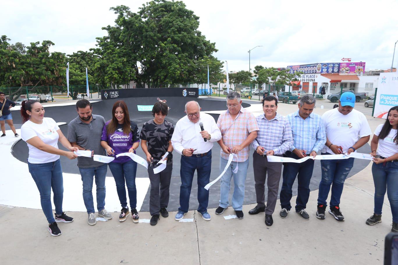 $!En Mazatlán rehabilitan Parque de la Juventud