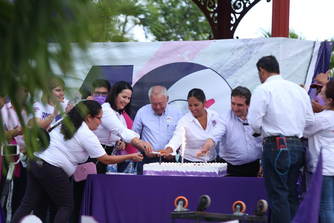 $!El PAS y Cuén celebran aniversario a escasos metros del trono de ‘El Químico’