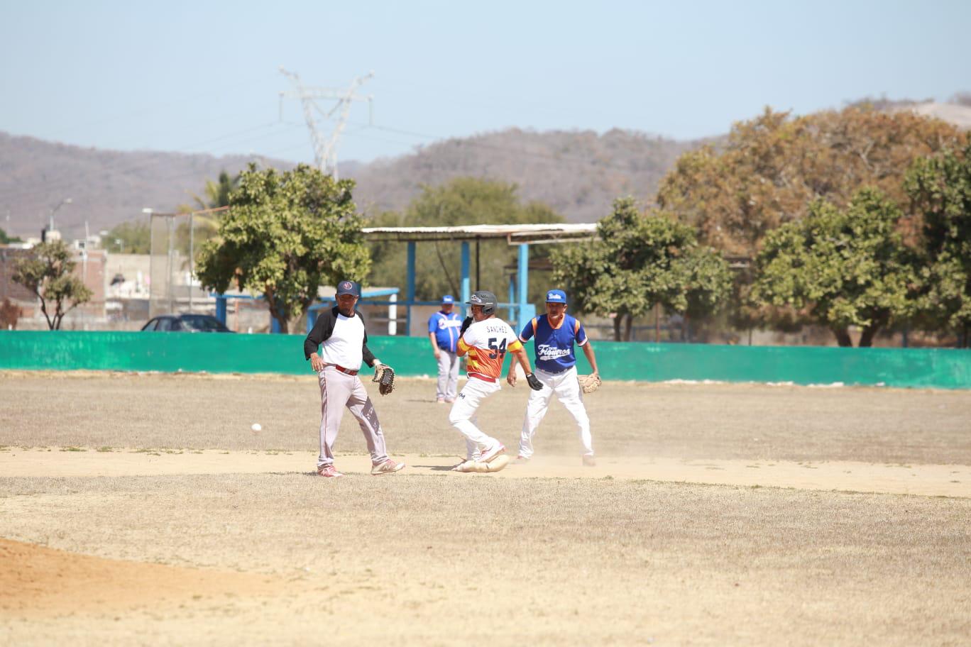 $!Casita del Plomero ‘explota’ su ofensiva en Beisbol del Chololos