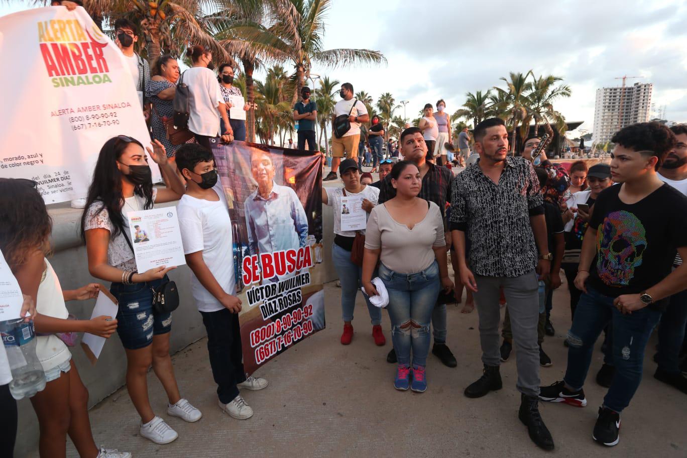 $!Luis Ángel Franco ‘El Flaco’ muestra su apoyo para encontrar a joven desaparecido en Mazatlán