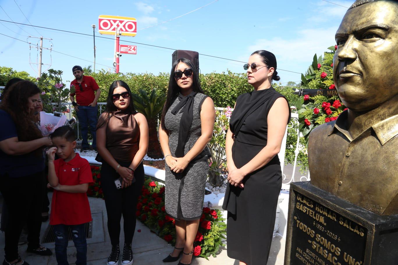$!Develan busto en honor a Homar Salas, líder del Stasac electo asesinado en Culiacán