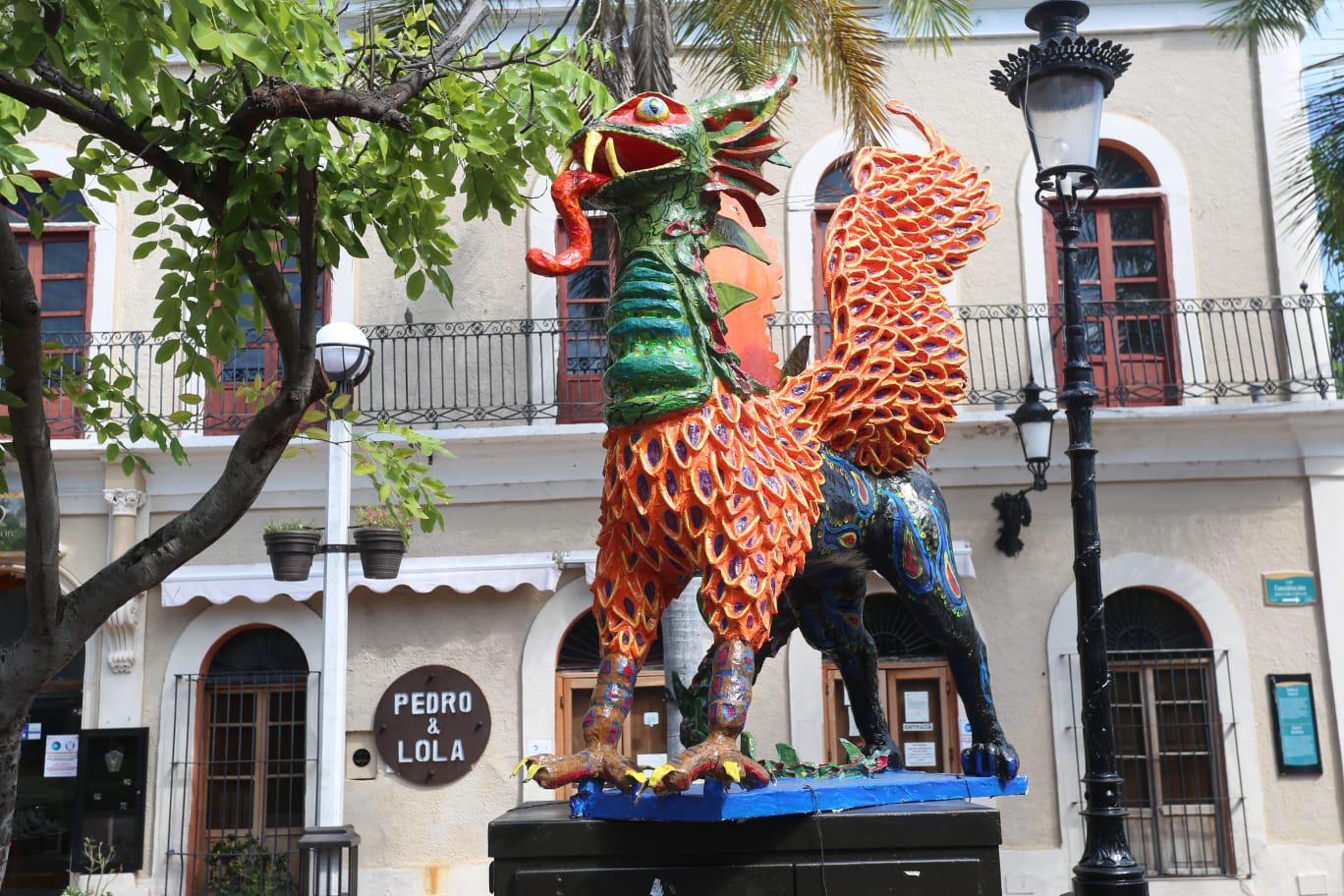 $!Danzan alebrijes en la Plazuela Machado y la llenan de color