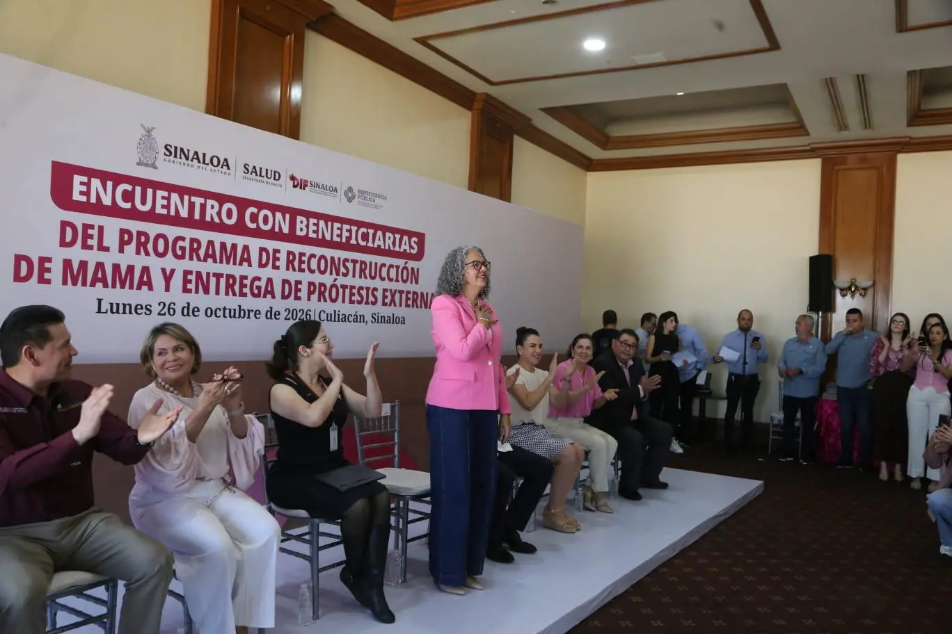 $!Entregan prótesis mamarias a sobrevivientes de cáncer en Sinaloa
