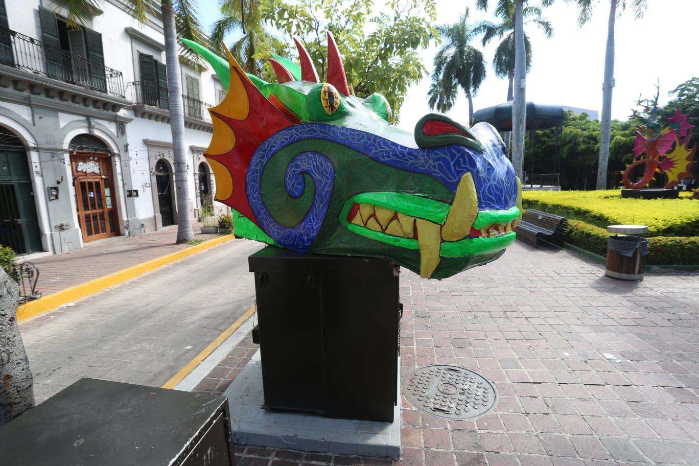 $!Danzan alebrijes en la Plazuela Machado y la llenan de color