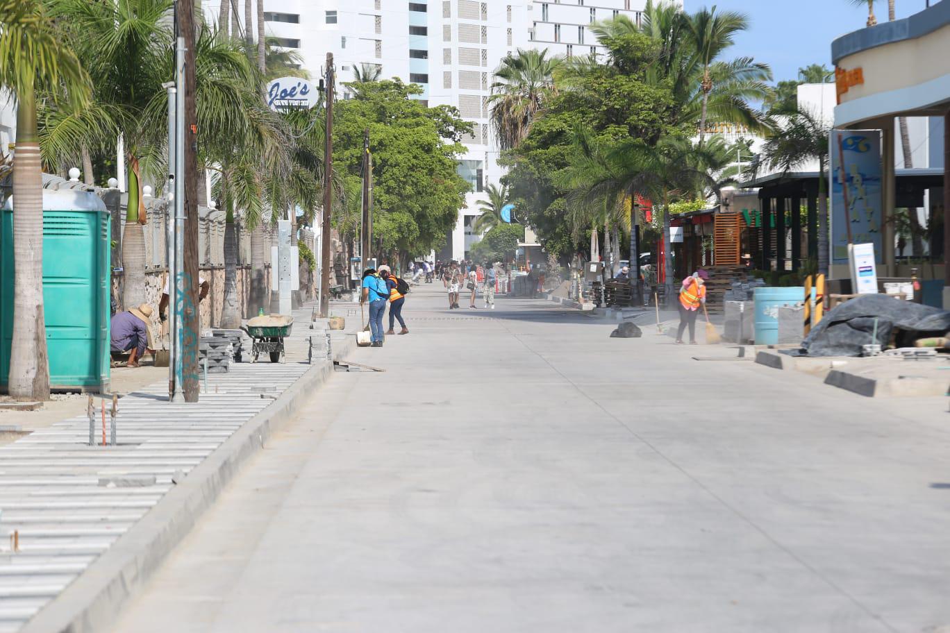 $!En Mazatlán ya se puede circular por la Avenida Playa Gaviotas