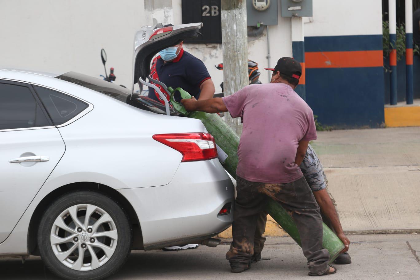 $!En Mazatlán una empresa de oxígeno no vende si no tienen contratados los tanques con ella, denuncian ciudadanos