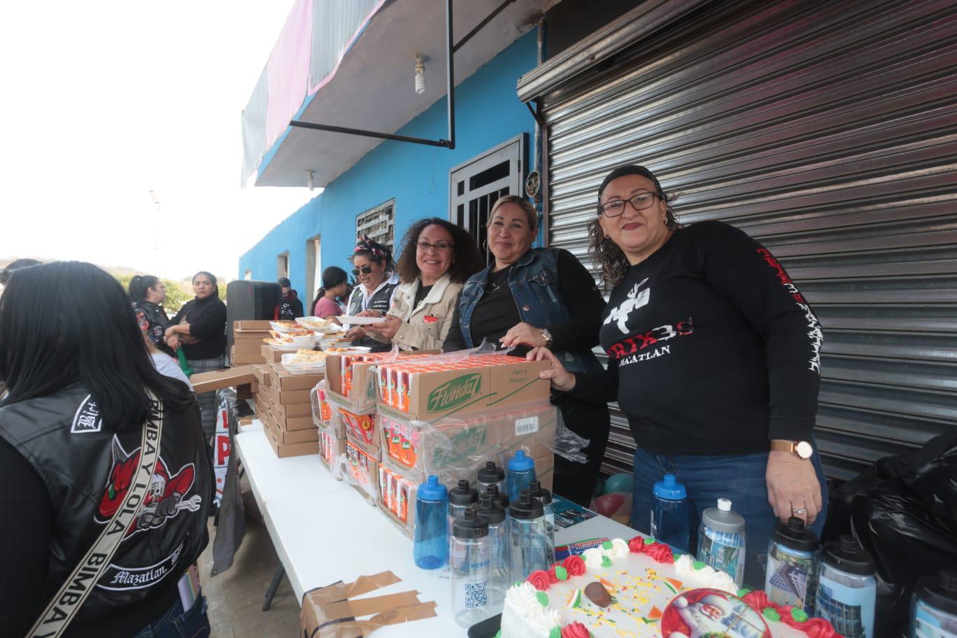 $!Llevan Bikers de Mazatlán alegría y diversión a más de 200 niños y niñas de la invasión San Antonio