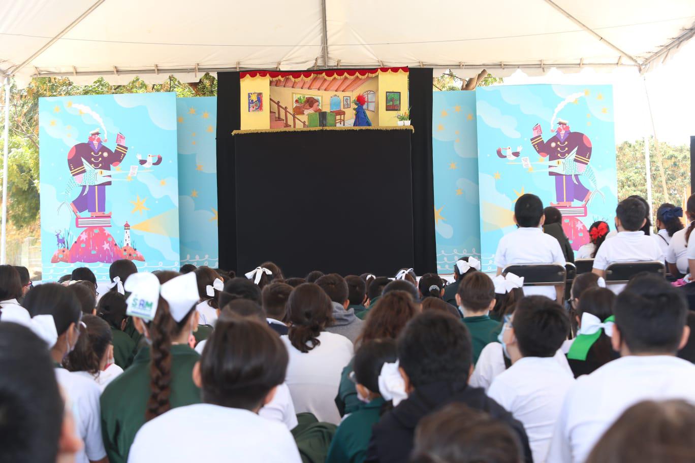 $!Con Teatro Guiñol motivan a niños de primaria a leer