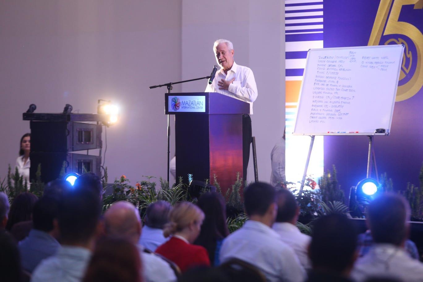 $!Enrique Coppel Luken destaca la importancia de las inversiones, la paz y la educación