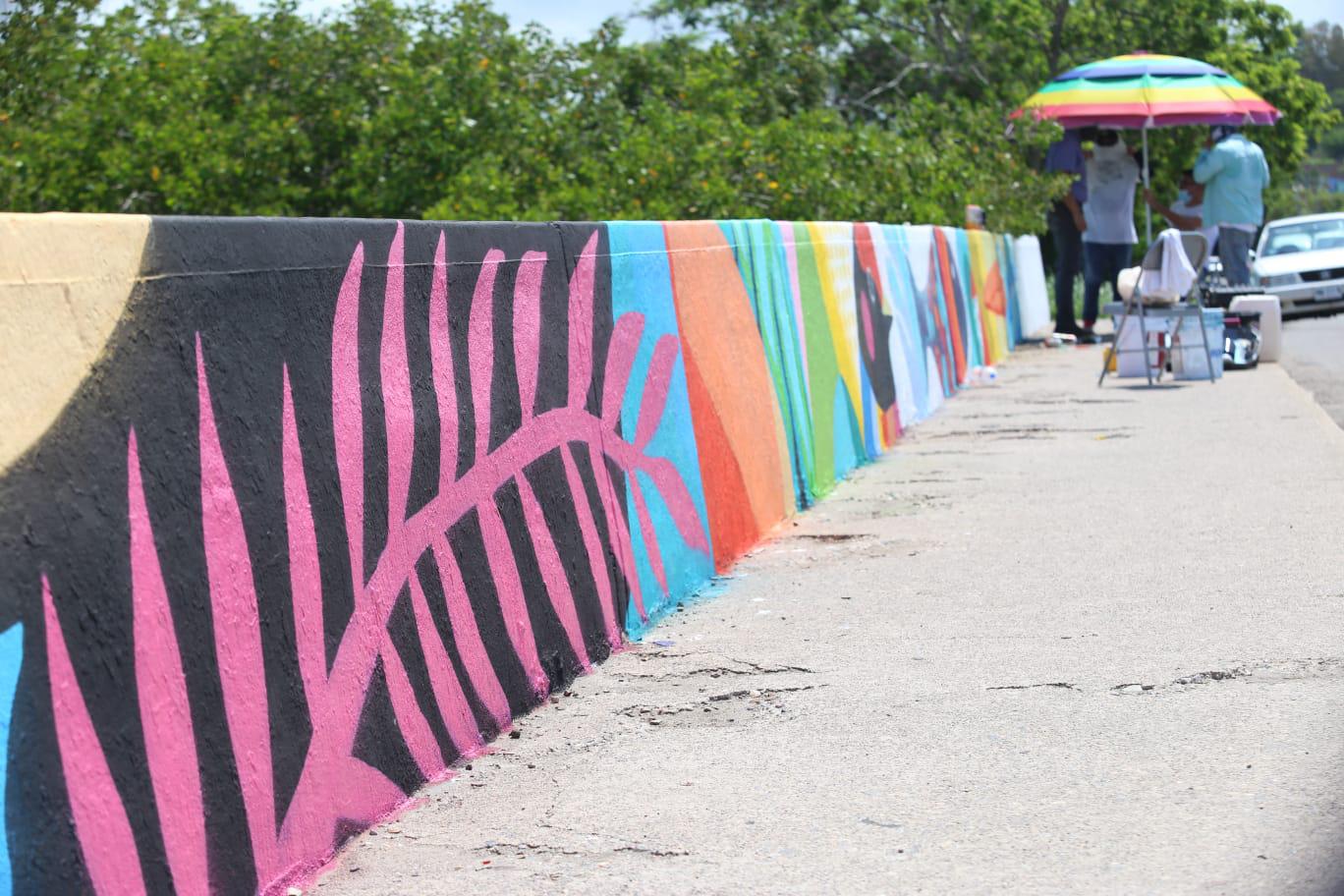 $!Con arte urbano embellecen puente del Estero del Infiernillo