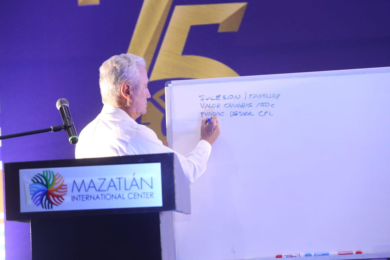 $!Enrique Coppel Luken destaca la importancia de las inversiones, la paz y la educación