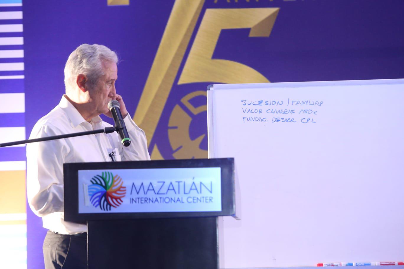 $!Enrique Coppel Luken destaca la importancia de las inversiones, la paz y la educación