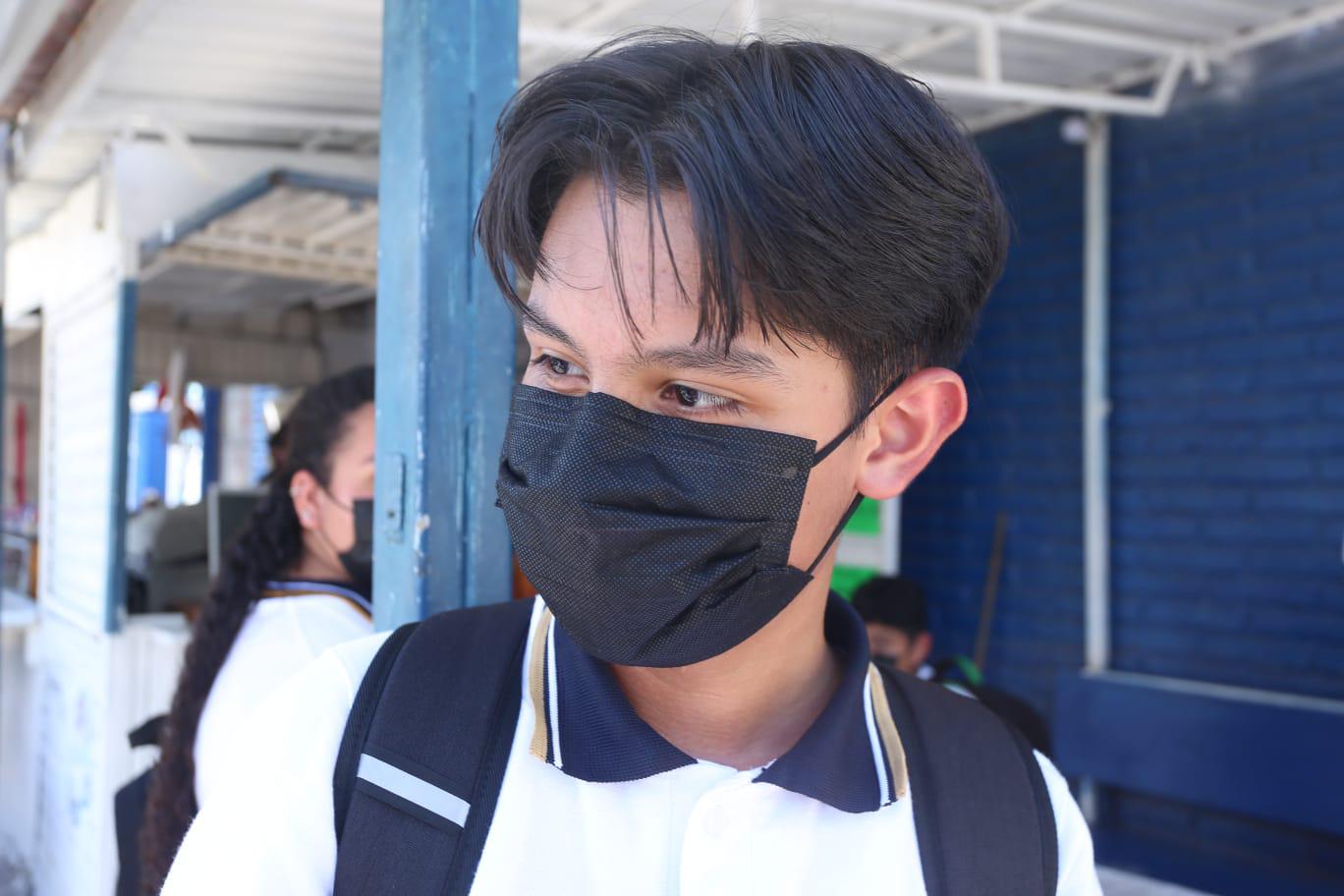 $!Piden estudiantes de Mazatlán que camiones pasen con más frecuencia para que no se llenen tanto