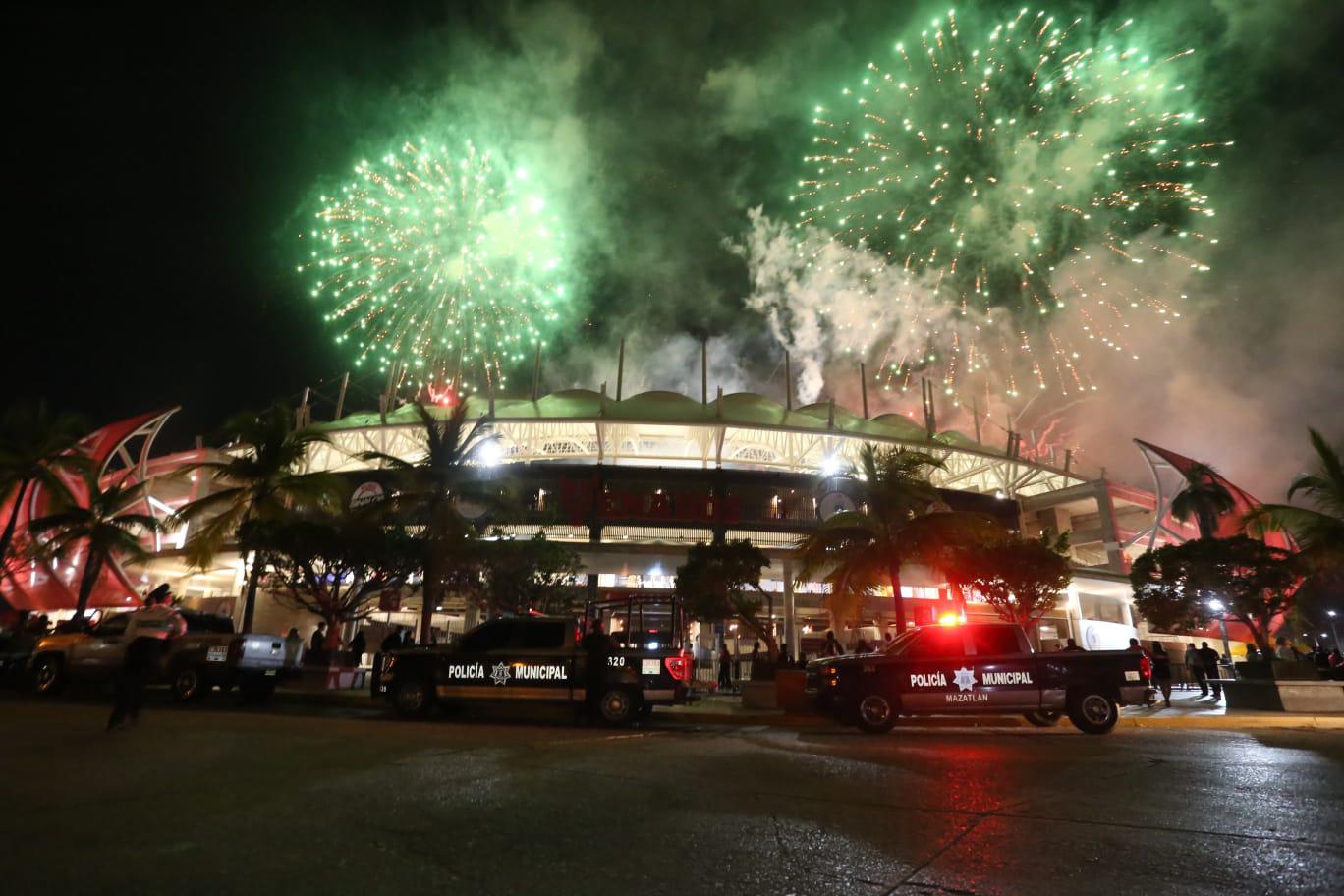 $!El Teodoro Mariscal se ilumina con la inauguración de la temporada de la LMP