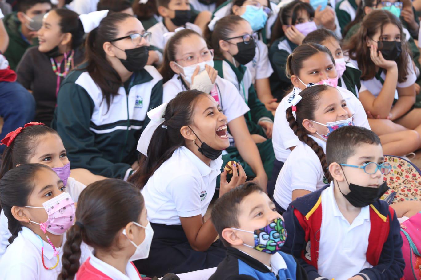 $!Con Teatro Guiñol motivan a niños de primaria a leer