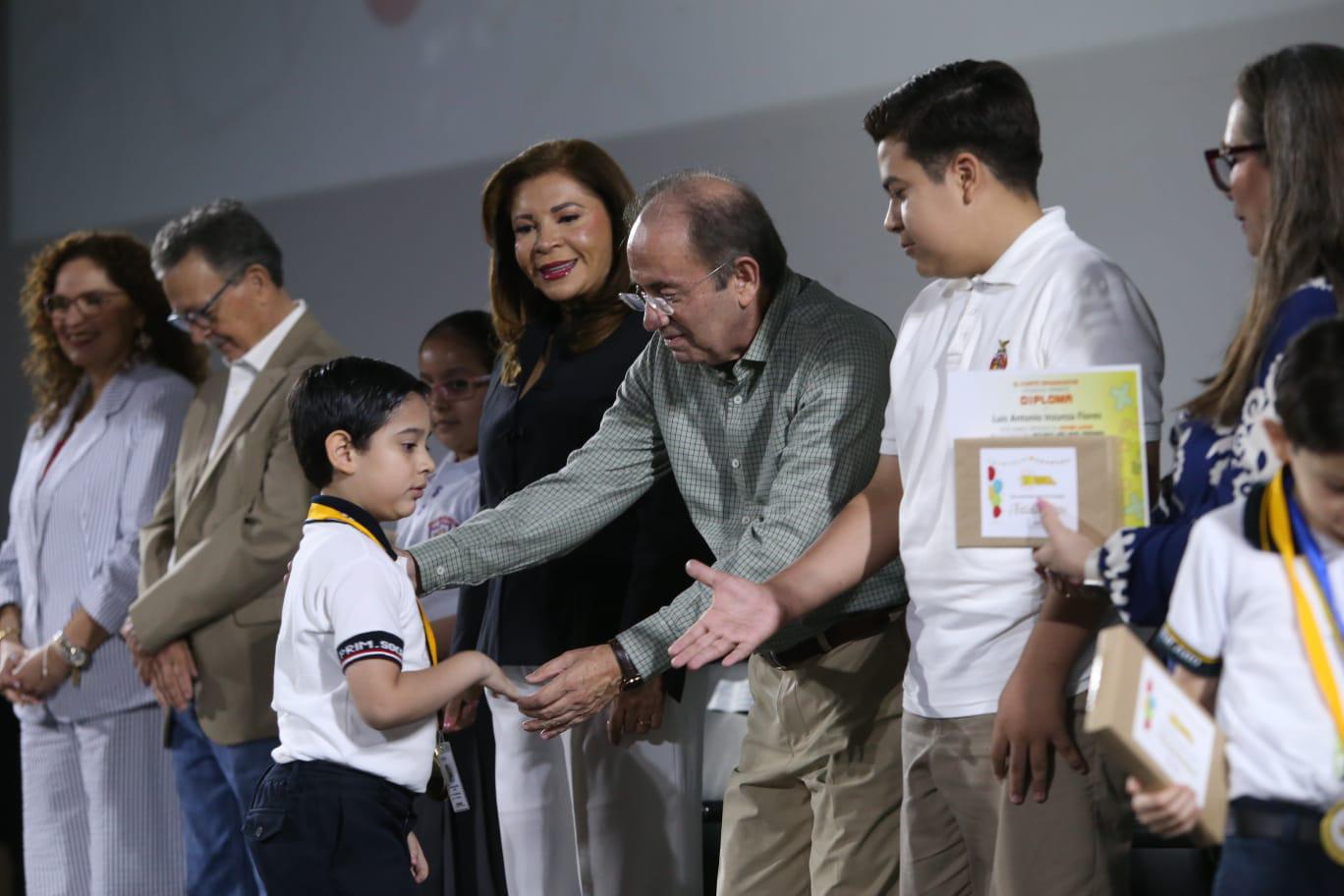$!Premian a 54 estudiantes destacados en la XIII Olimpiada Estatal de Matemáticas en Sinaloa