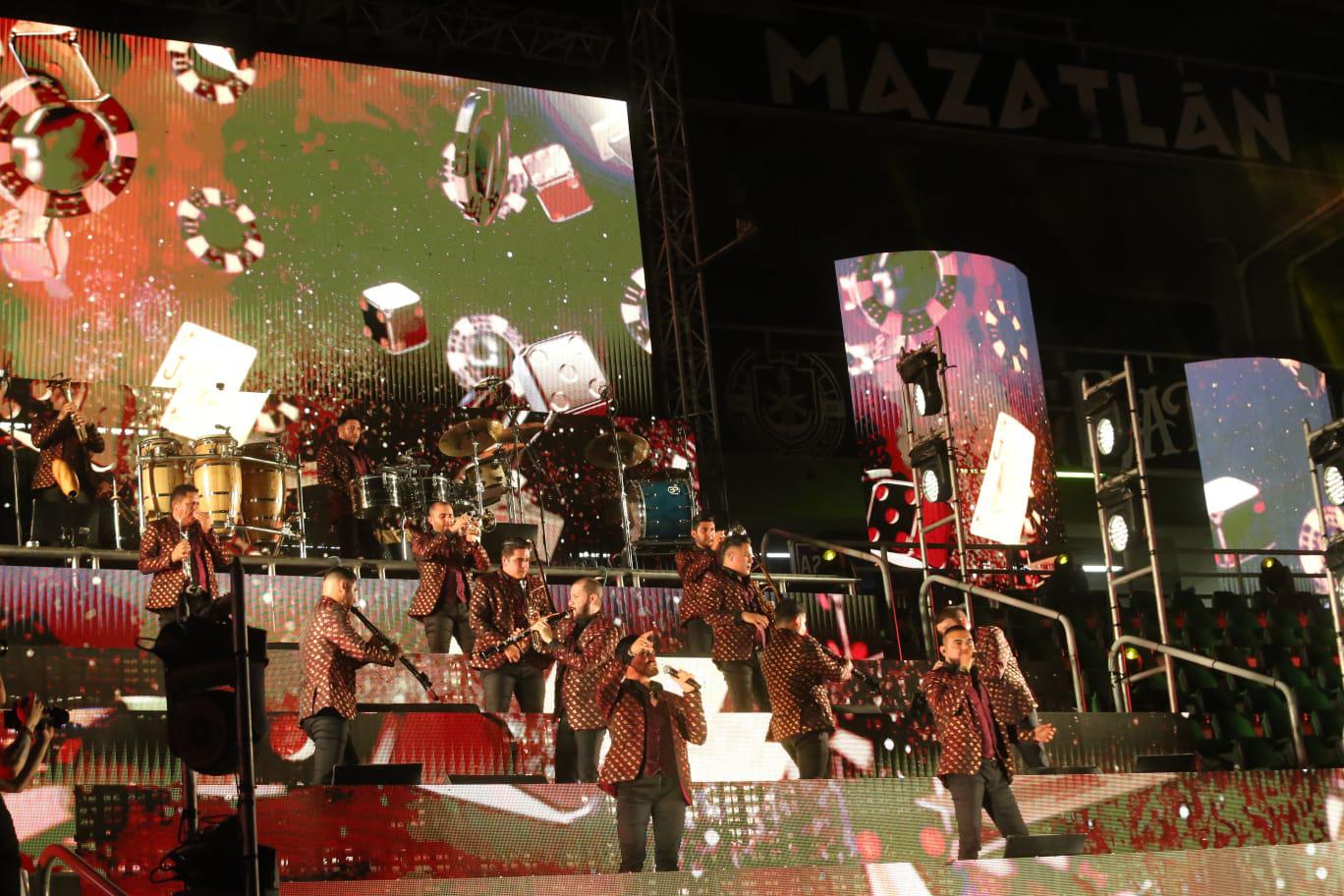 $!Al ritmo de Banda El Recodo presentan los nuevos uniformes del Mazatlán FC