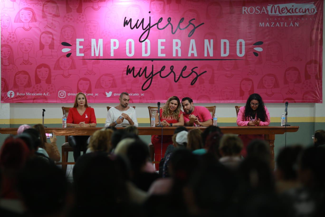 $!Llama a erradicar la violencia hacia las mujeres y aprovecha para impulsar a su padre