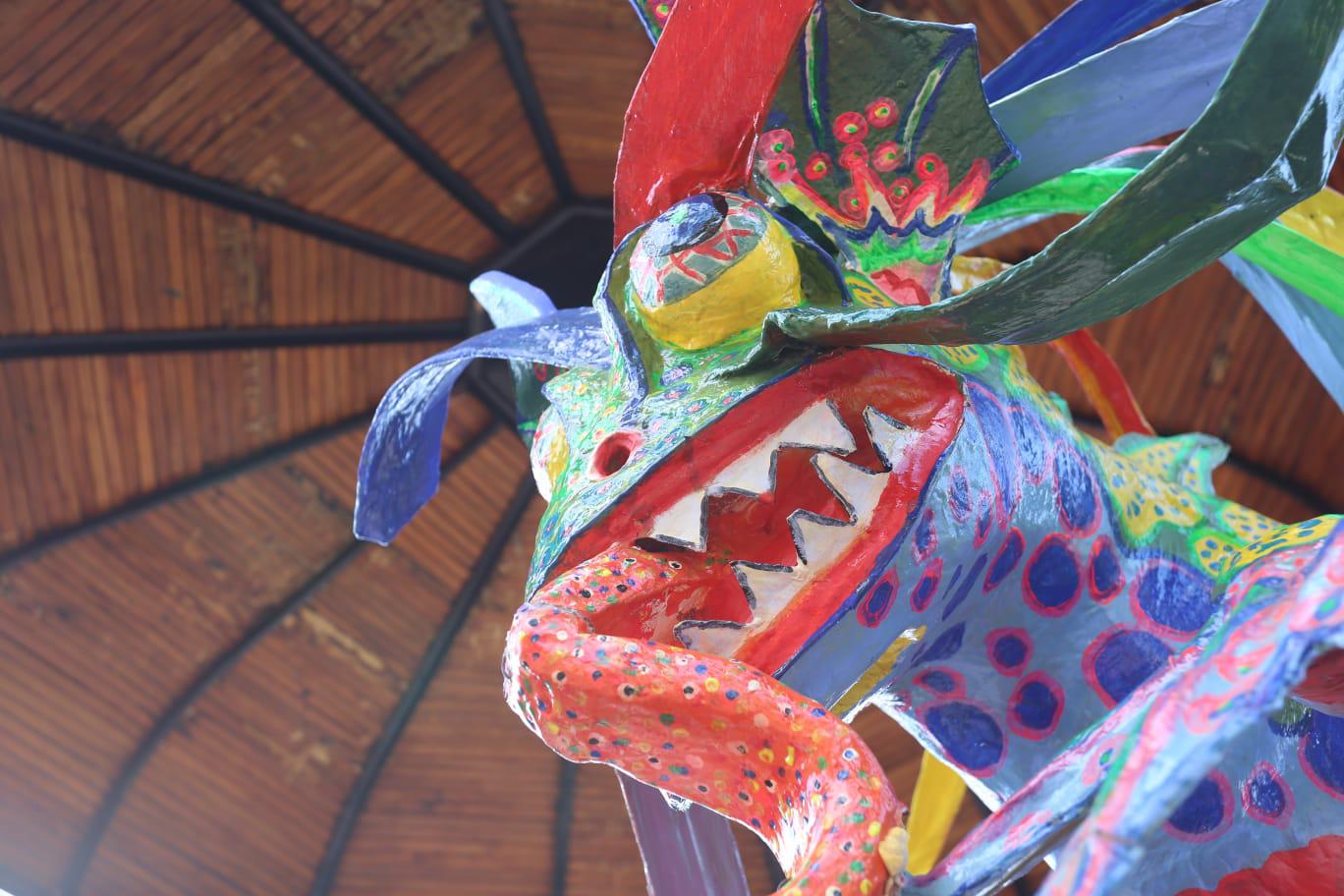 $!Danzan alebrijes en la Plazuela Machado y la llenan de color