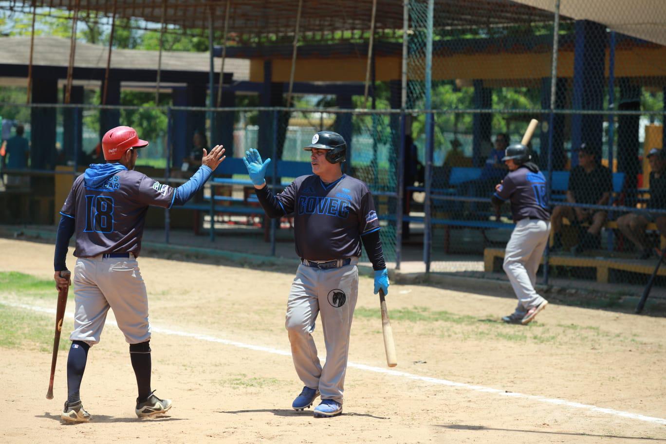 $!SUTERM electrocuta a Esfuerzo Ciudadano en la Liga de Beisbol de 35 Años y Más
