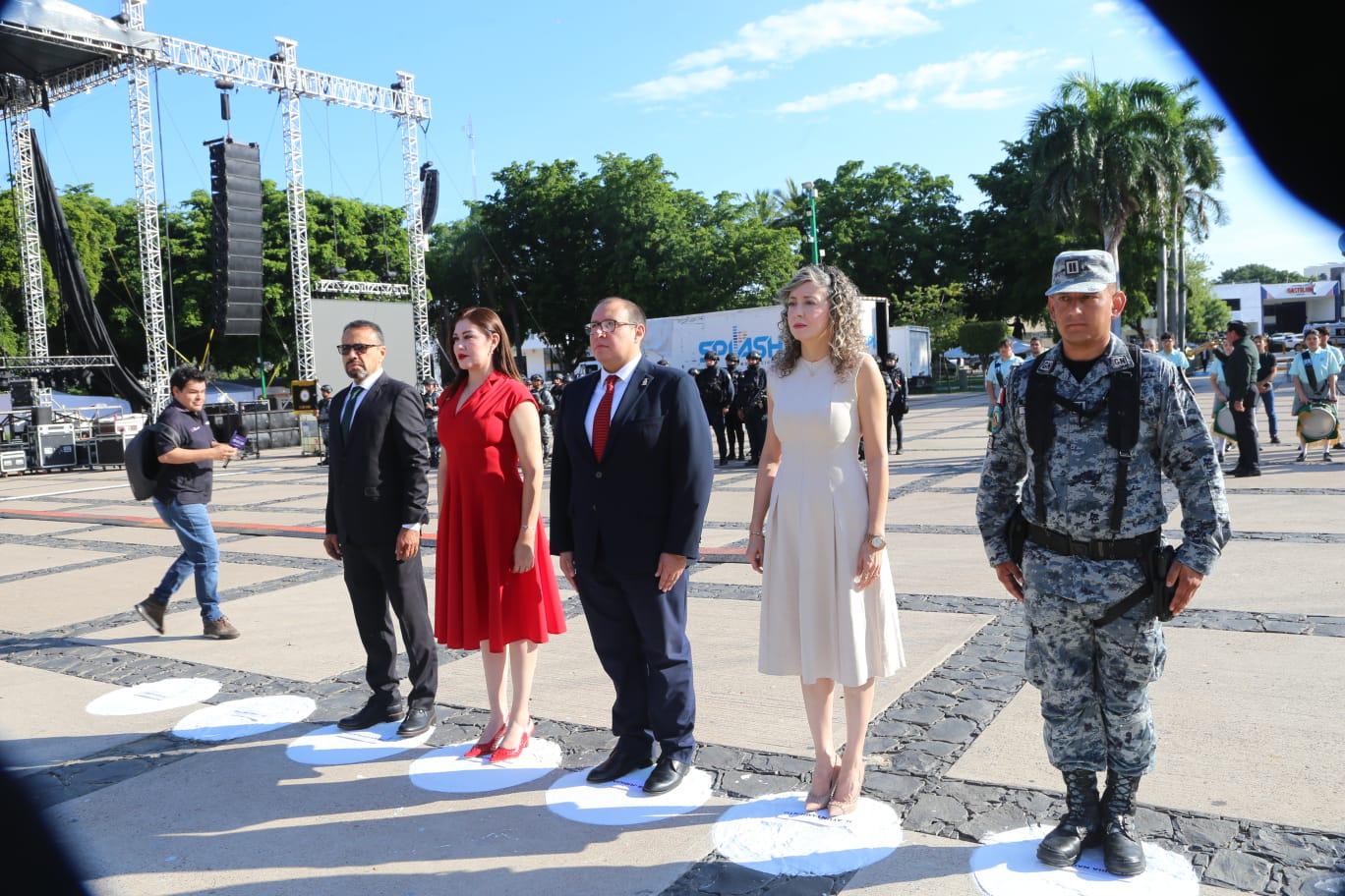 $!Izan bandera en Palacio de Gobierno por el 216 aniversario del Grito de Independencia