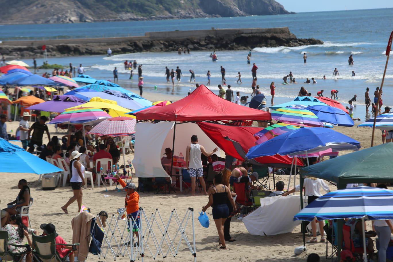 $!Mazatlán, con sus playas, encanta a turistas