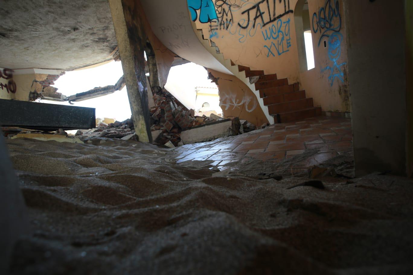 $!El tiempo y el mar acaban con casa en la Playa La Escopama