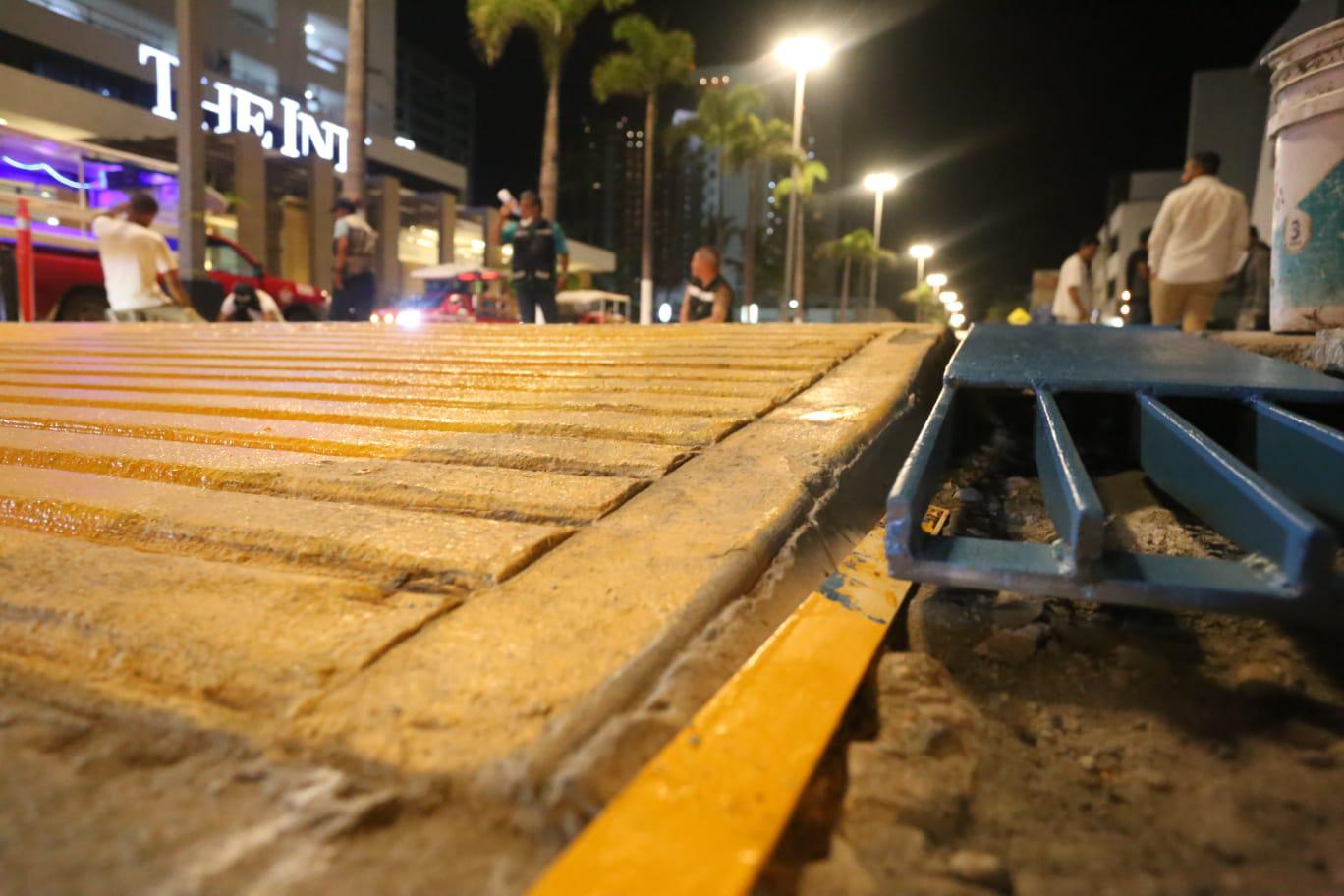 $!Dan últimos toques a pasos peatonales elevados en la Zona Dorada