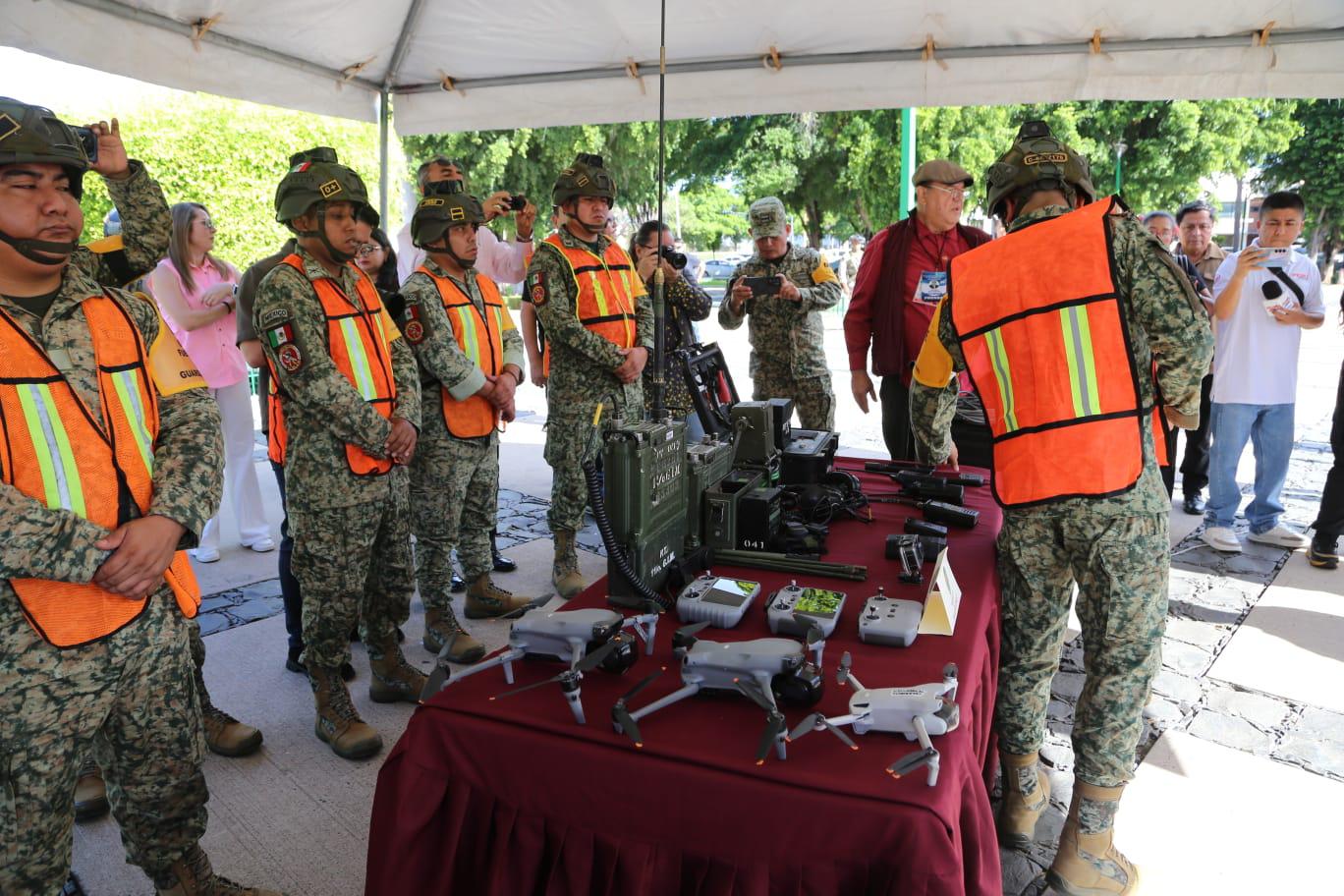 $!Exhiben en Culiacán equipo militar para atender desastres; conmemoran 60 años del Plan DN-III-E