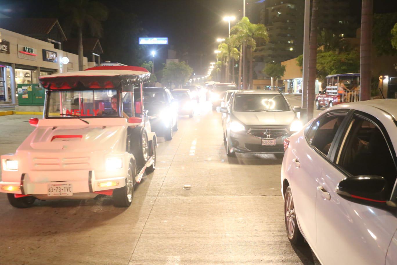 $!Dan últimos toques a pasos peatonales elevados en la Zona Dorada