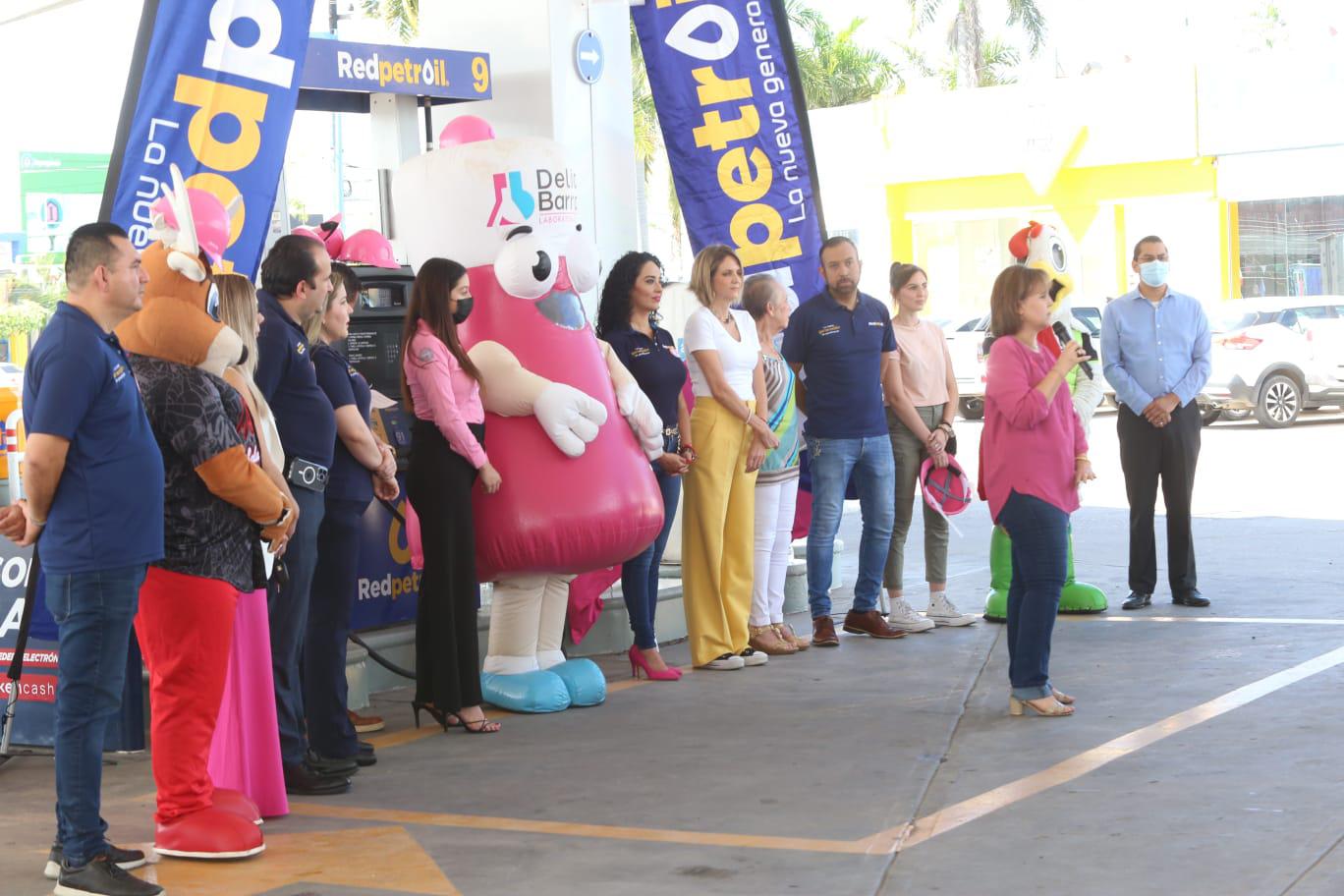 $!Dan banderazo de inicio de Campaña Octubre Rosa, promovida por Redpetroil