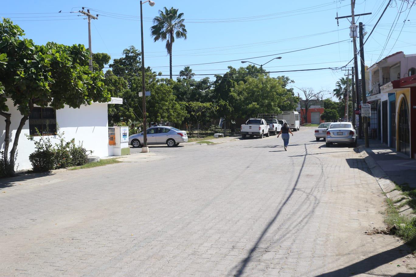$!‘La Gabriel Leyva nos vino a amolar, cada rato se nos va el agua’, reclaman en el Fraccionamiento del Bosque, en Mazatlán