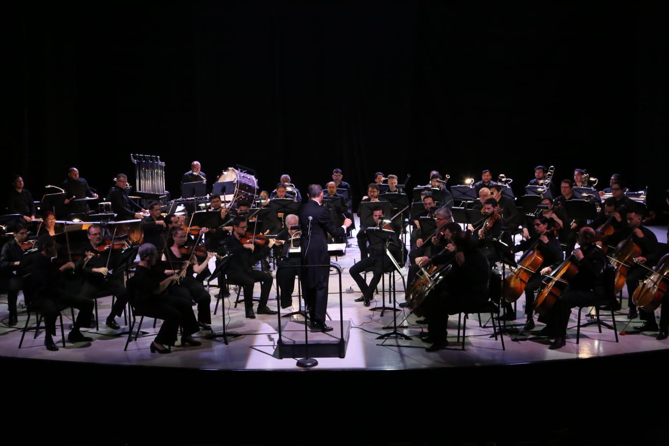 $!La Orquesta Sinfónica Sinaloa de las Artes interpretó la música de Manuel Marvizón, ‘El fauno encendido’.