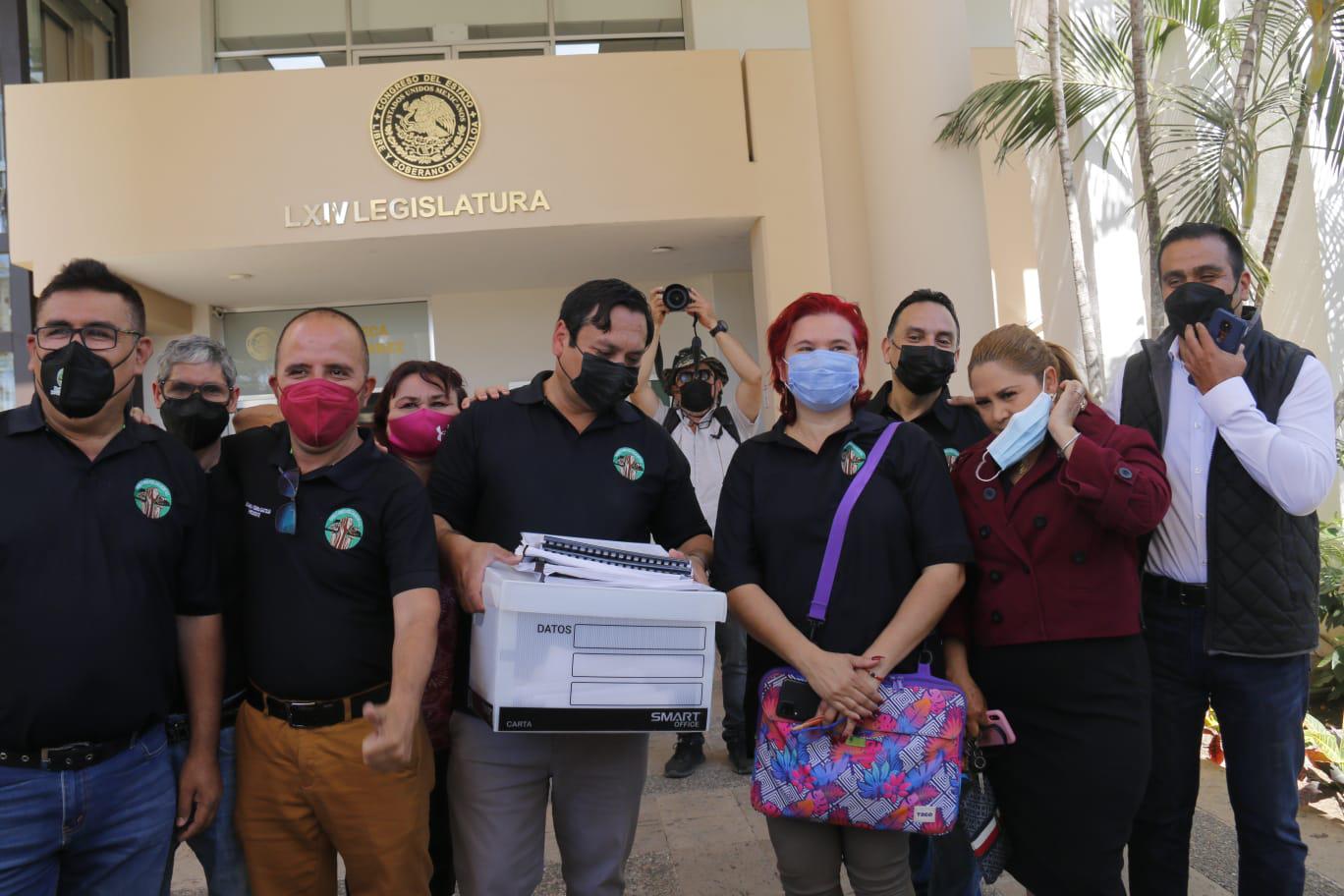 $!Llevan al Congreso 10 mil firmas para juicio político contra Estrada Ferreiro; buscaban 150 mil