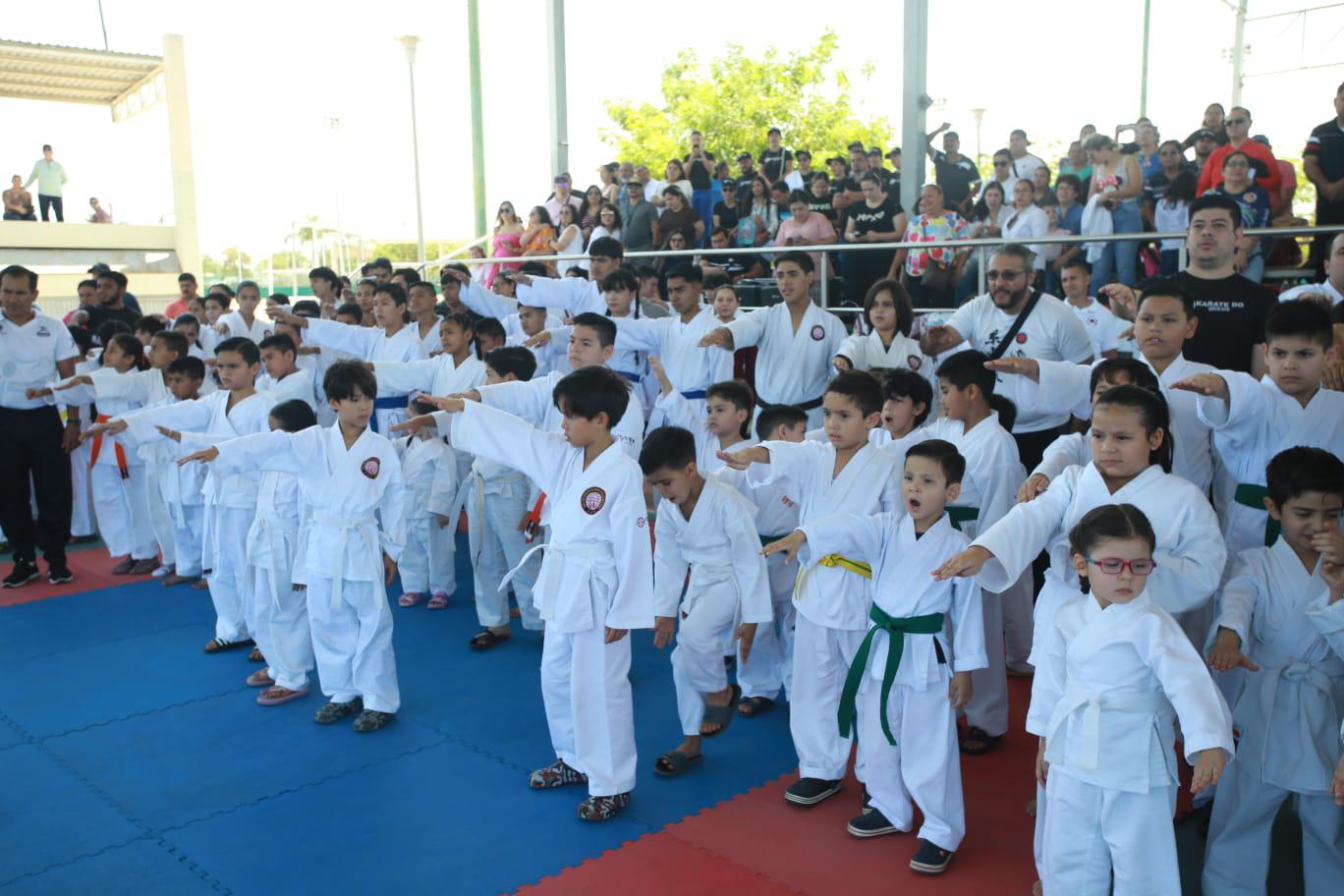 $!Gran fiesta viven karatecas en inauguración de Copa Noroeste